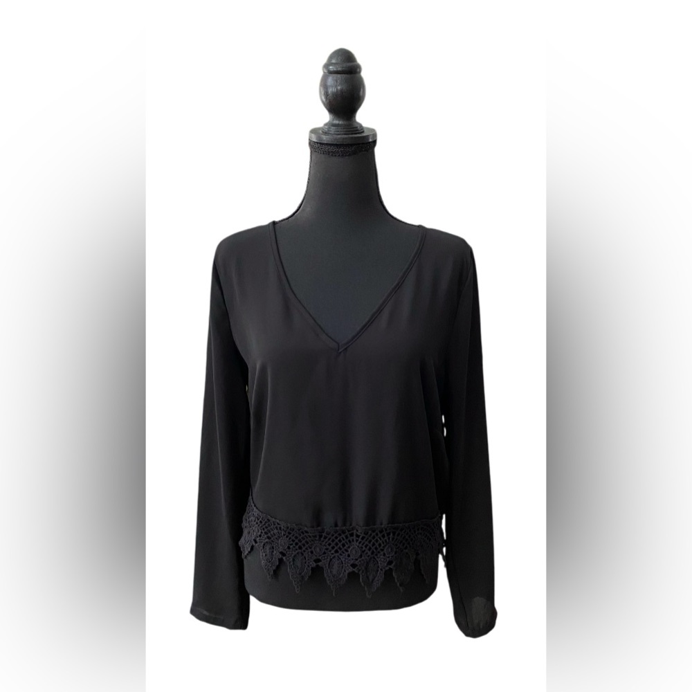 Eoote: Black Cropped long Sleeve Shirt with Lace Cotton Trim